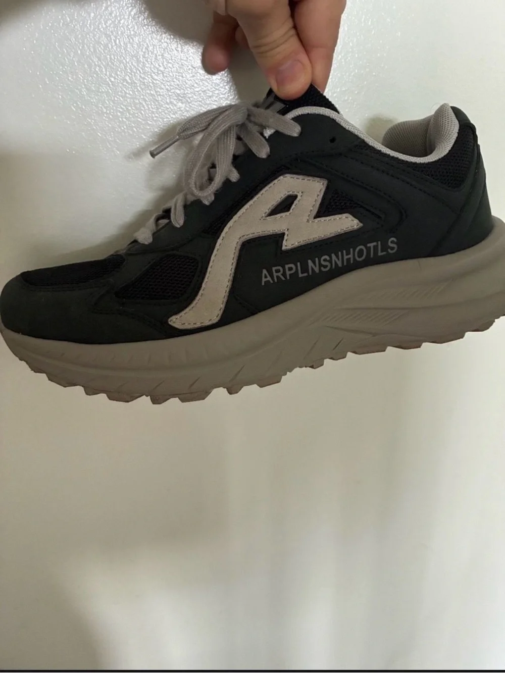 Men's Athletic Trainer in Black and Gray with Cushioned Midsole
